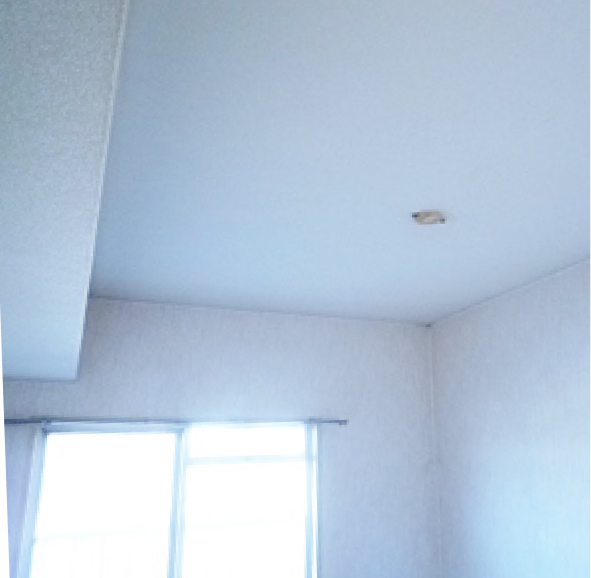 修繕前のリビングの様子を示すBefore写真
